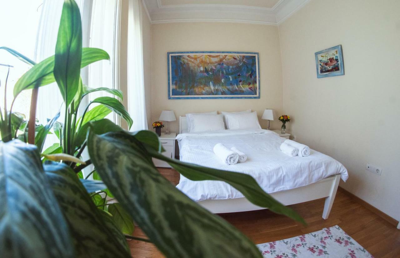 Crown Apartment With Garden View Belgrade Extérieur photo